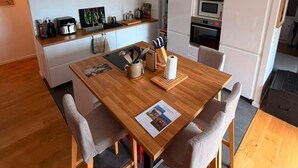 Mikrovågsugn, ugn, spishäll och diskmaskin