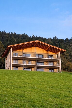 Exterior - Apartment 'Hinterrainer - Lodge Nidum' with Mountain View, Shared Garden and Wi-Fi (Avelengo)