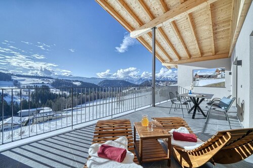 Bright Apartment with 2 Bedrooms & Mountain Views – Montes