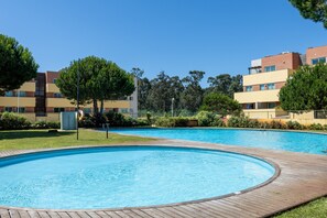 Pool - Holiday Home 'Aurora Do Furadouro L' with Shared Pool, Private Terrace and Wi-Fi (Ovar)