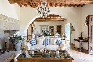 Interior - Villa Sartino - Seven Bedroom Castle, Sleeps 12 (Umbertide)