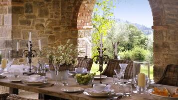 Outdoor dining