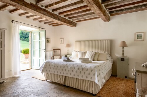 Villa Sartino - Seven Bedroom Castle, Sleeps 12