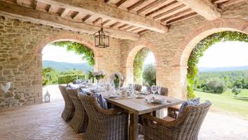 Outdoor dining