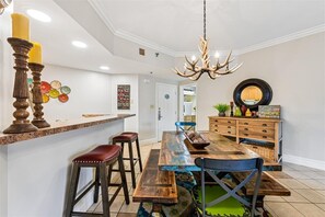 Dining - 🌲Baskins Creek 207 | Cozy Gatlinburg Retreat | Walk to Attractions🔥 (Gatlinburg)