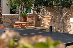 Outdoor dining - Villa Aurora: A Luxurious Stone Retreat in Dalmatia (Slivno)