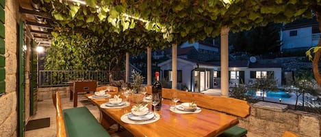 Outdoor dining