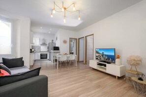 TV, offices - Le Smolett - Spacieux T3 proche gare & mer (Nice)