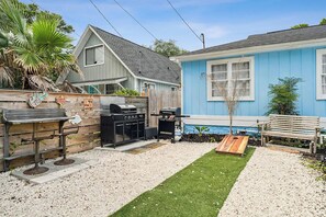 Outdoor dining - Walk to Beach-Backyard with Games-The Blue Marlin (Panama City Beach)