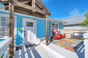 Terrace/patio - Walk to Beach-Backyard with Games-The Blue Marlin (Panama City Beach)