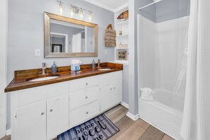 Hair dryer, towels - Walk to Beach-Backyard with Games-The Blue Marlin (Panama City Beach)