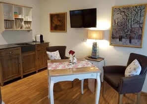 Double Room, Balcony, Garden View | Interior - Landgut Apfelrose (Friedrichshafen)