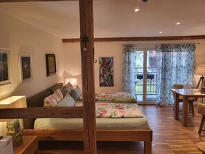 Habitación Deluxe con 2 camas individuales, baño privado, vistas a la colina