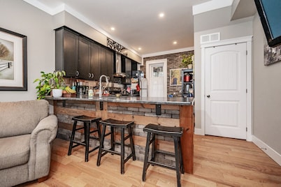 Riverside Retreat with Modern Comforts in the Heart of Elora