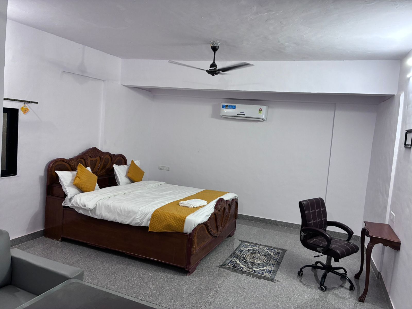 Quarto luxo, vários quartos, para fumantes, serviço de arrumação | Wi-Fi de cortesia