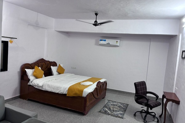 Quarto luxo, vários quartos, para fumantes, serviço de arrumação | Wi-Fi de cortesia