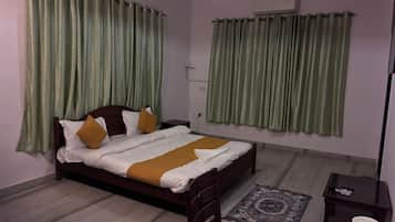 Deluxe Room, Multiple Bedrooms, Smoking, Housekeeping