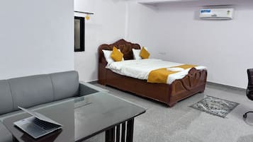 Deluxe Room, Multiple Bedrooms, Smoking, Housekeeping