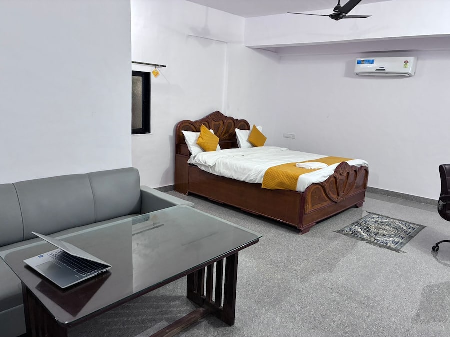 Deluxe-Zimmer, Mehrere Schlafzimmer, Raucher, Zimmerreinigung | Schreibtisch, kostenloses WLAN