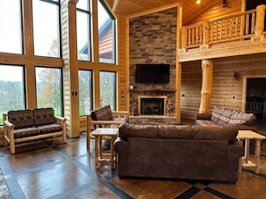 TV, fireplace - Shawnee Creek Bourbon Trail Chalet (Mercer County)