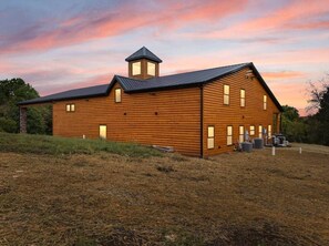 Exterior - Shawnee Creek Bourbon Trail Chalet (Mercer County)
