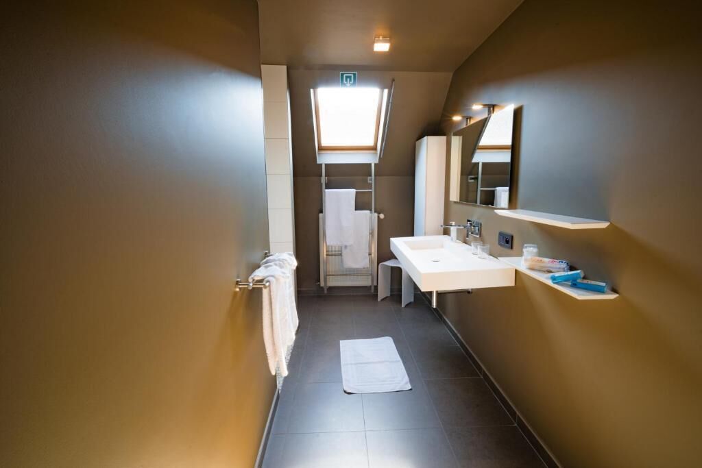 Deluxe Double Room | Bathroom