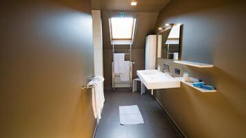 Deluxe Double Room | Bathroom