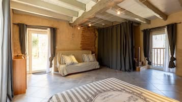 5 chambres, fer et planche à repasser, Wi-Fi, draps fournis