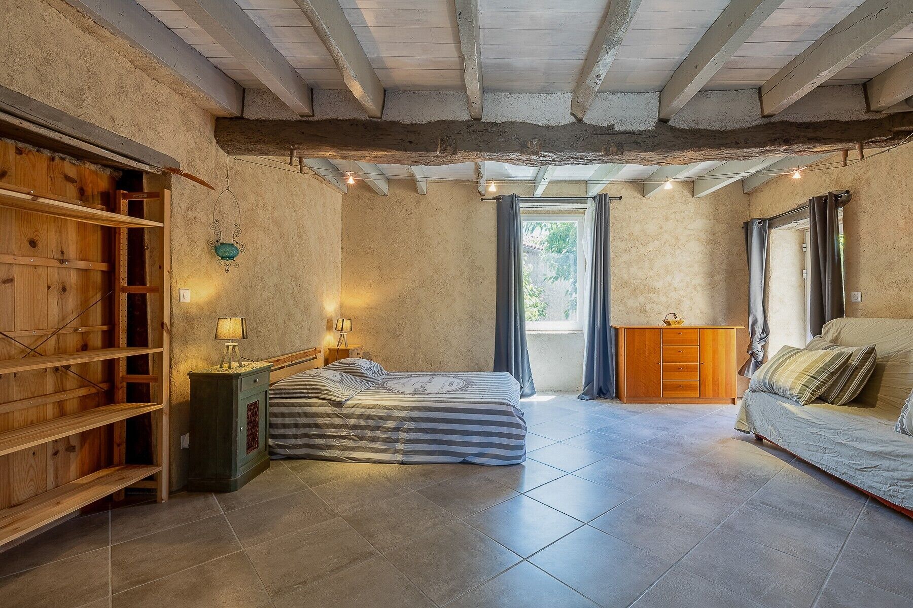 5 chambres, fer et planche à repasser, Wi-Fi, draps fournis
