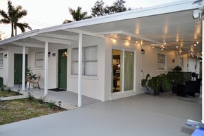 Exterior detail - Vibrant Cuban Style 3BR with AC near Beach & Downtown (Fort Myers)