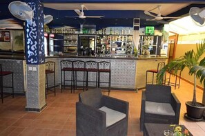 Bar (on property) - Fana Hotel (Dakar)