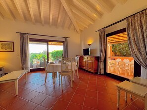 Dining - Villa Gilda: Private Pool, Charm & Relax (Punta de Su Turrione)