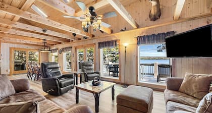 Fall Foliage Lodge near Schoodic Scenic Byway & Acadia National Park w/ kayaks