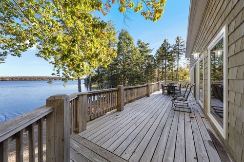 Fall Foliage Lodge near Schoodic Scenic Byway & Acadia National Park w/ kayaks