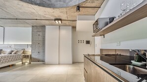 A modern kitchen with a built-in microwave, a stainless steel sink, and a wooden countertop. - NUEVO Loft a 5 minutos de Puerto Madero 2C (Buenos Aires)