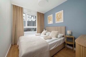 1 habitación, tabla de planchar con plancha, cuna de viaje y wifi 