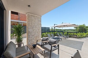 Terrace/patio - Villa Luka with a private heated pool, BBQ and pet-friendly accommodation for 6 people near Poreč (Vabriga)