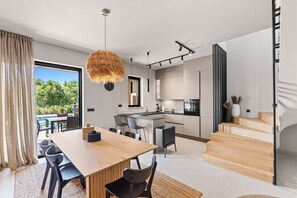 Fridge, microwave, oven, stovetop - Villa Luka with a private heated pool, BBQ and pet-friendly accommodation for 6 people near Poreč (Vabriga)