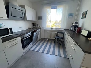 Private kitchen - Watching the ferries, exclusive interieur and great public transport connection (Lübeck)