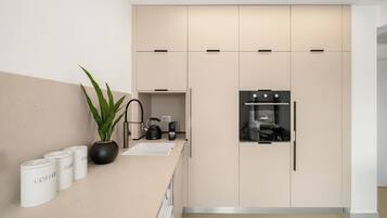 Apartment, 1 Bedroom, Balcony, Mountain View | Private kitchen