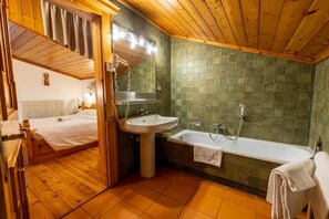 Superior-Doppelzimmer, Gartenblick | Badezimmer