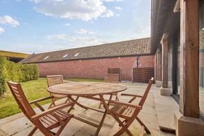 Outdoor dining - The Saddlery (Norwich)