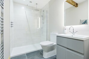 Shower - The Saddlery (Norwich)