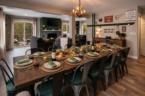 Dining - Nerf Rm | Hot Tub | Theater | Mini-Golf | Bowling (Blakeslee)