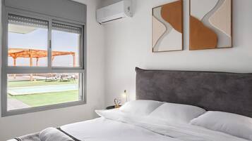 Huoneisto, 4 makuuhuonetta, parveke, uima-altaan luona