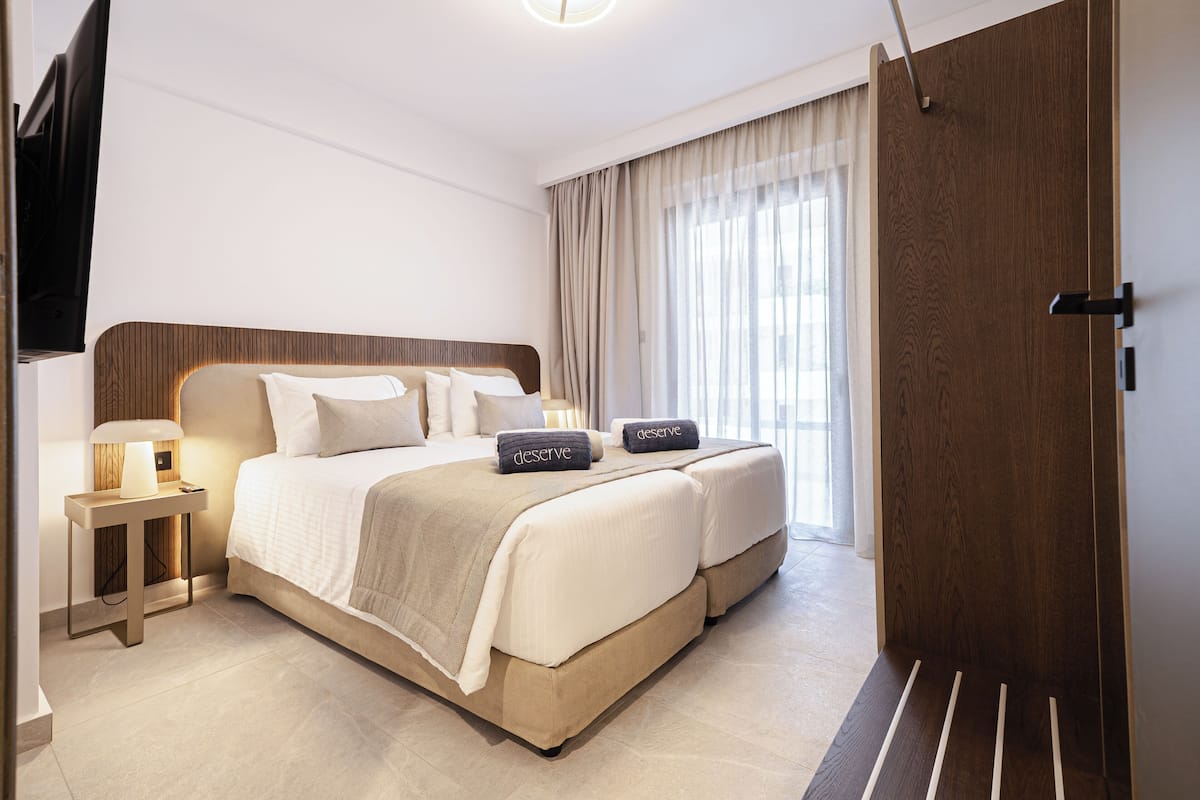 In-room safe, desk, laptop workspace, iron/ironing board