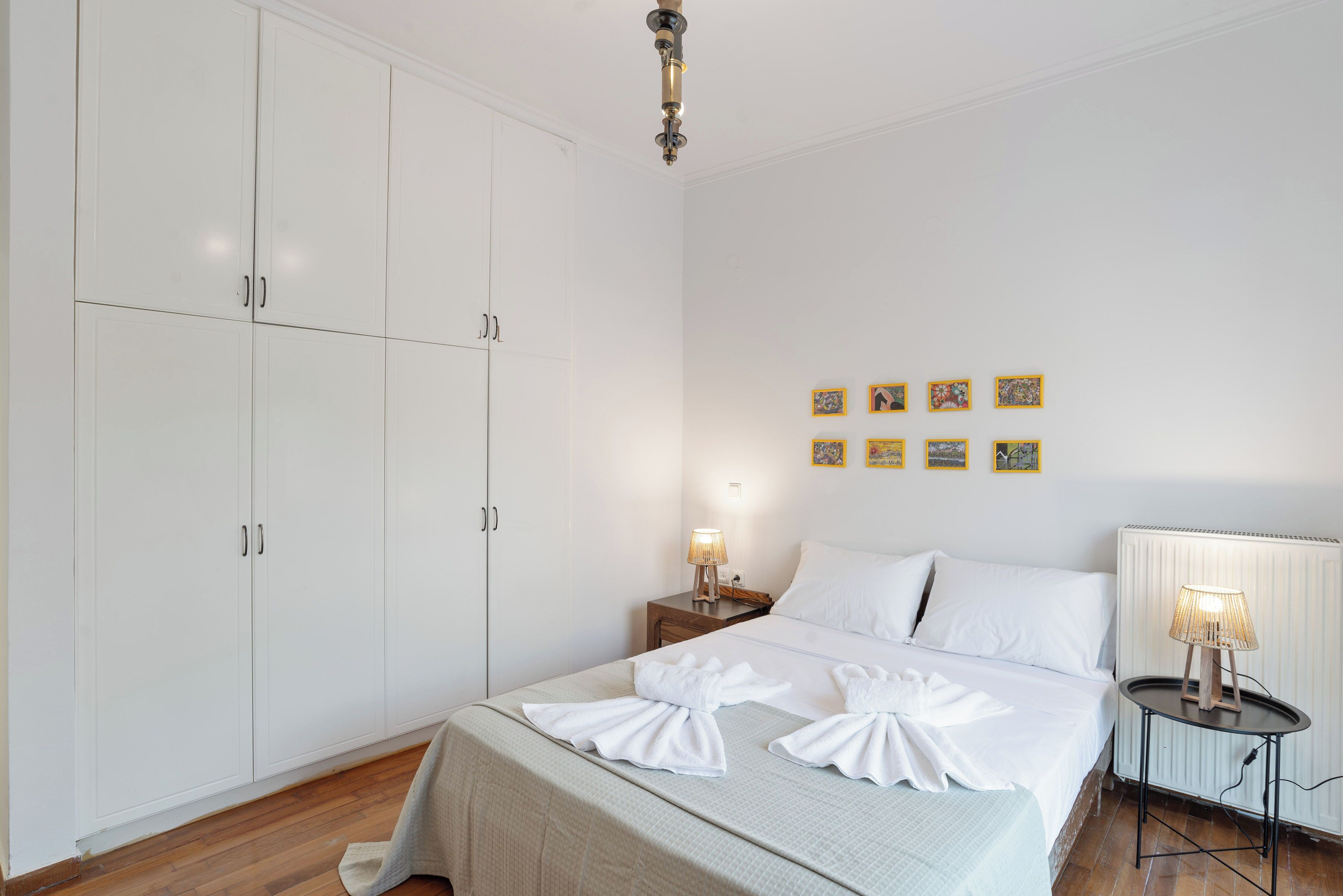 4 slaapkamers, een strijkplank/strijkijzer, internet, beddengoed