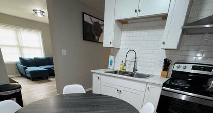 2BR/1BA - Bright & Comfortable Apartment!