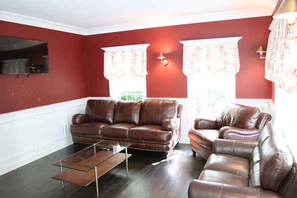TV - Luxury 2BR Home | 2.5 Baths & Modern Comfort (Caldwell)