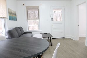 TV - Convenient 3 Bed/1 Bath Home (Livingston)